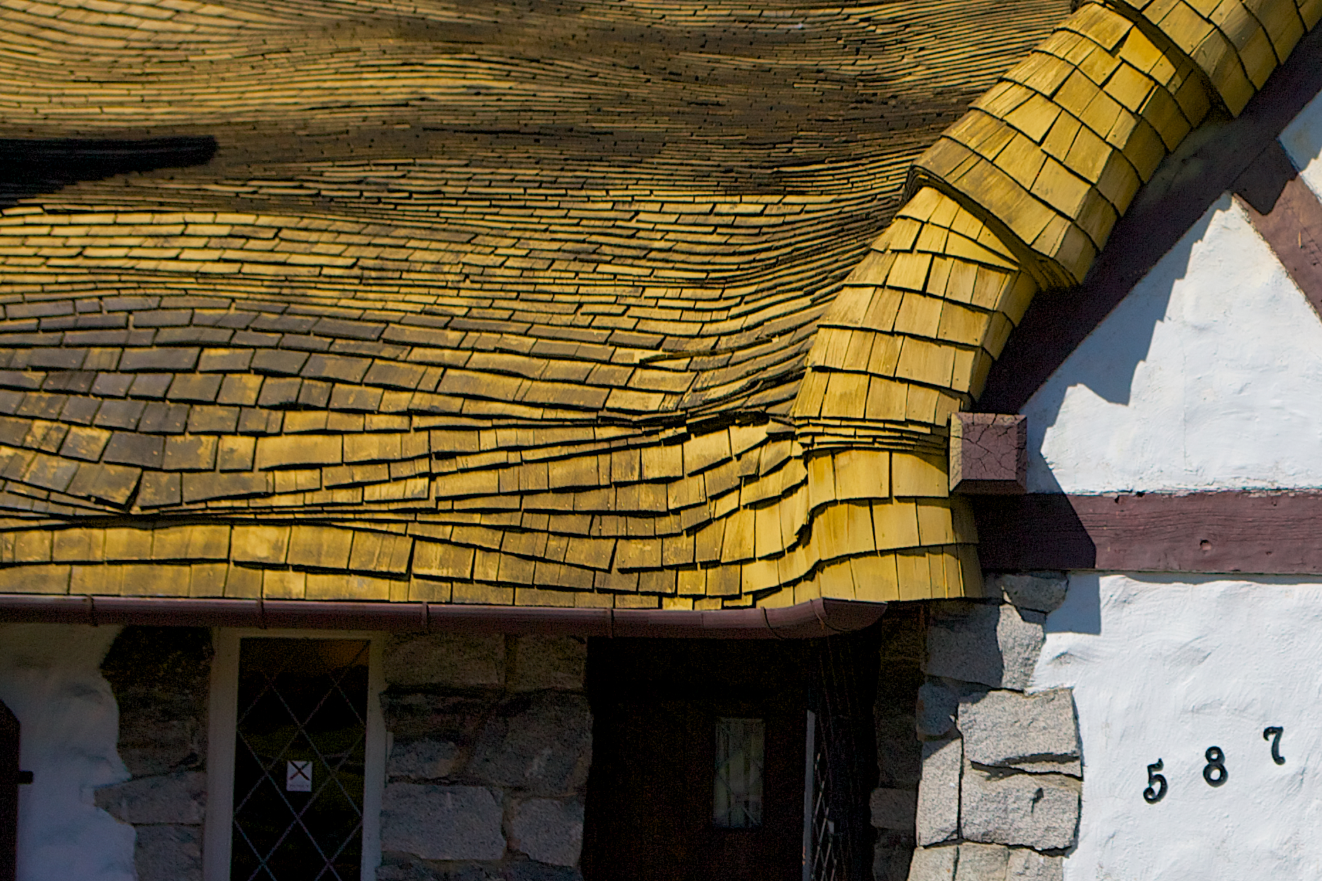 A Real Fairy Tale Cottage in Vancouver, B.C. - Davonna Juroe1864 x 1243