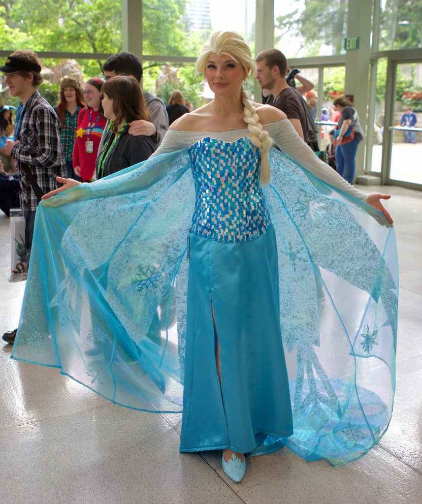 Great Elsa cosplay!