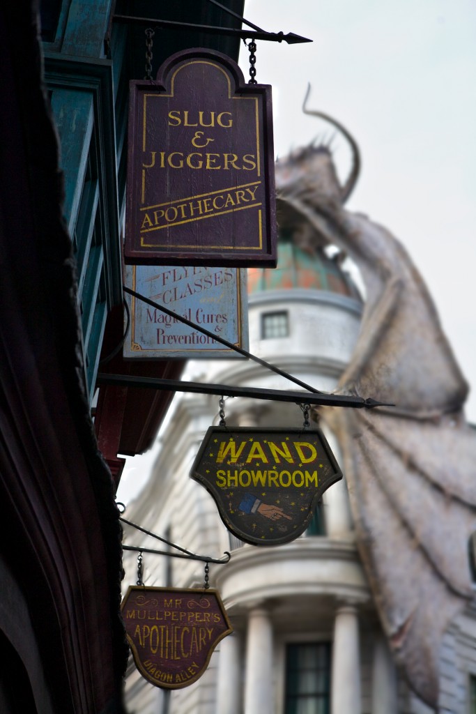 Diagon Alley, Harry Potter, Signage